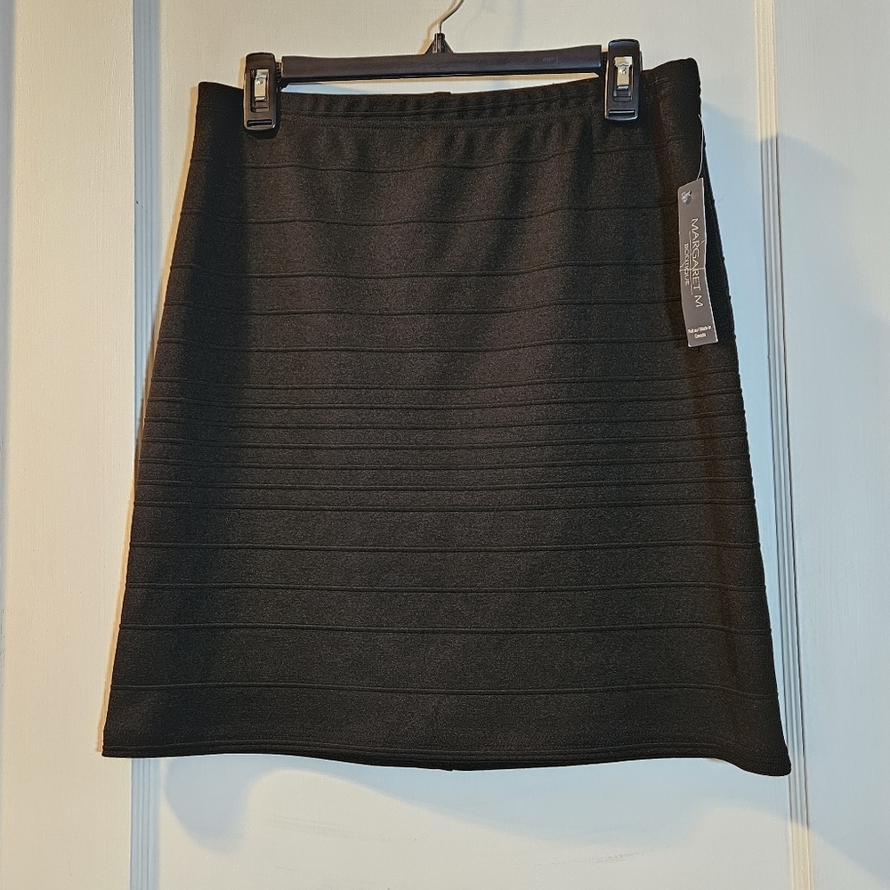 Margaret M Ponte Knit Ribbed Women's Skirt Black - Size Large